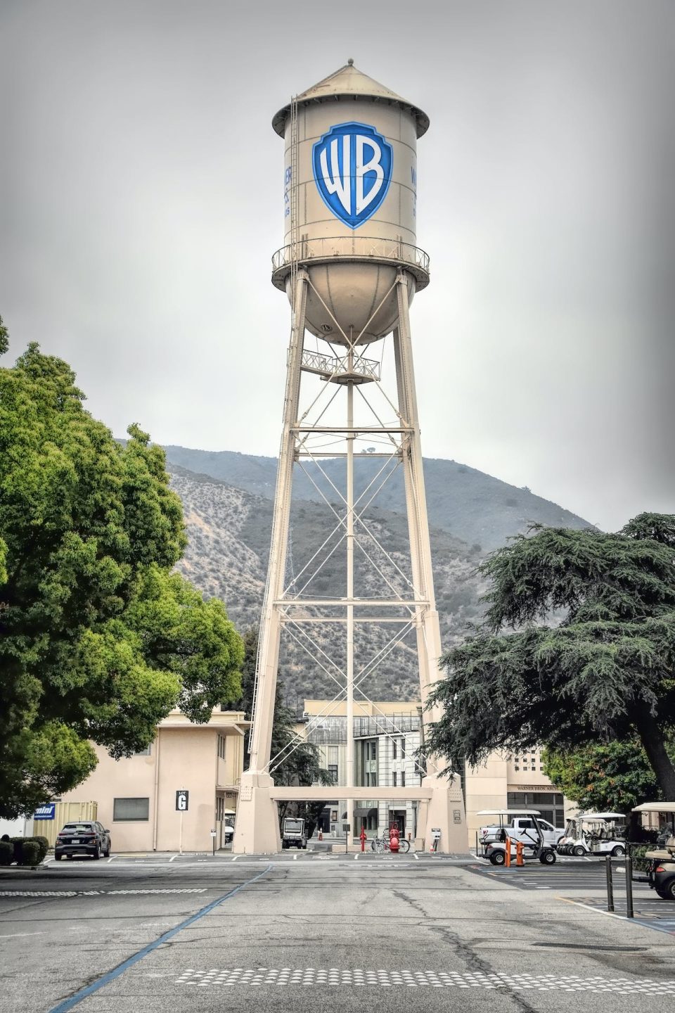 Warner Bros Discovery stock