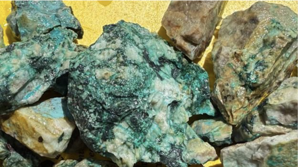 High-grade copper oxide mineralization from the Azurite Mine
